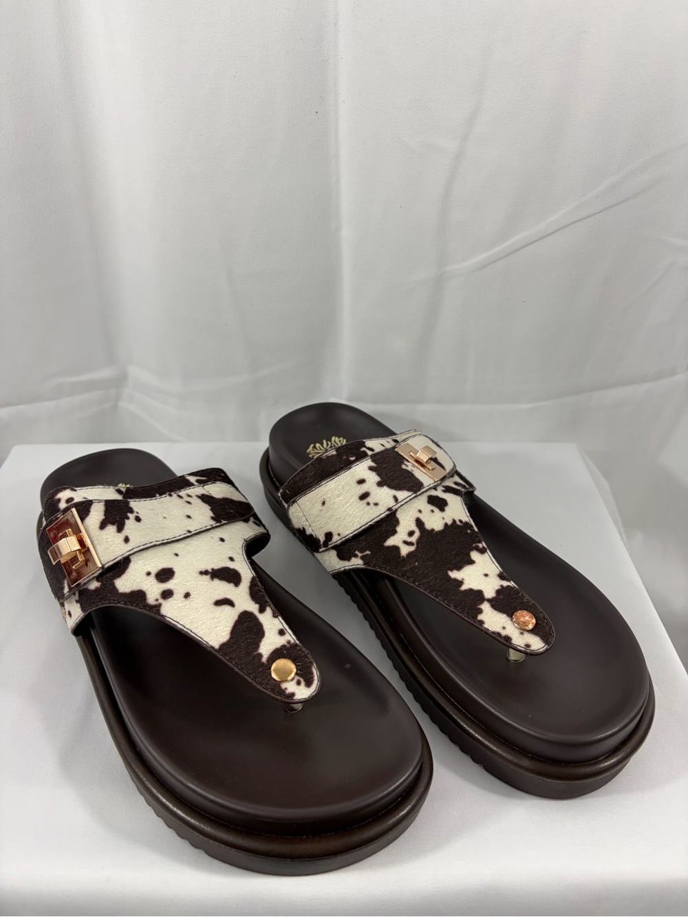 NWT G.C Shoes Women's Size 8.5 Brown Cow Print Slide Sandals